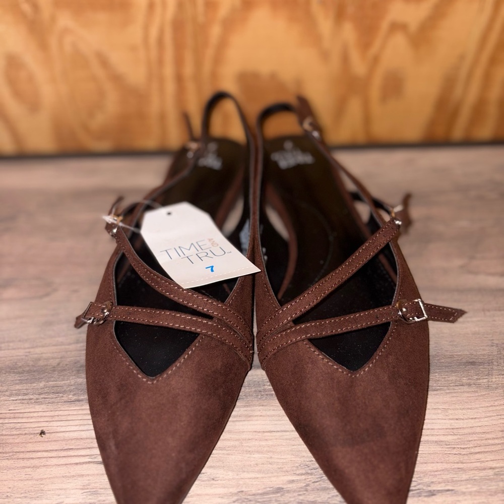 Time and Tru Women's Brown Strappy Flats